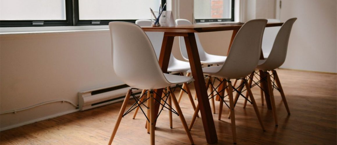Simple Dining Table Set